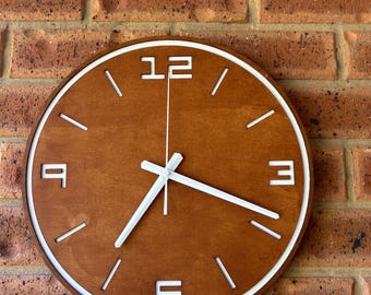 Handgefertigte, geräuschlose Wanduhr aus Holz, minimalistische runde Uhr mit weißen Ziffern, moderne Wohndekoration, ideales Geschenk zum Einzug oder Jahrestag, 38 cm