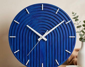 Handgemachte stille hölzerne Wanduhr - einzigartige blaue Kunst mit weißen Zeigern-Holzuhr