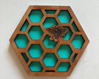 Bienenwaben-Untersetzer-Set (4/6 Stück), sechseckige Getränkeuntersetzer aus Holz | Geschenk für Imker | Lasergeschnittenes Holz, Dekoration für Zuhause, Einzugsgeschenk