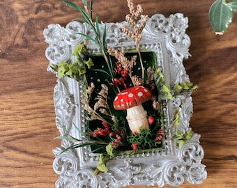 Amanita Mushroom Terrarium Shadow Box, Cottagecore Wall Art, 3D Mushrooms on Oil Painting Background, Enchanted Fairy Forest Decor Gift
