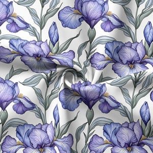 Könnte beinhalten: Ein sich wiederholendes Muster von Aquarell-Iris in Lila- und Blautönen auf weißem Hintergrund. Das florale Design zeigt detaillierte Blütenblätter, grüne Stiele und Blätter, die ein botanisches Thema schaffen.