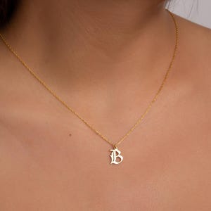 Benutzerdefinierte alte englische Buchstabe Charm Halskette, Sterling Silber Gothic Schrift Buchstabe Anhänger, Brautjungfer Geschenk
