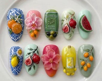 Mediterrane Frucht-Kunstnägel | Oliven-, Zitronen- und Blumenmuster | Niedliche, handgemachte 3D-Sommerfrucht-Kunstnägel | Nagelset mit italienischen Fliesen