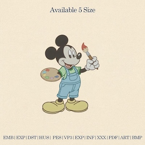 Może przedstawiać: Kreskówkowa ilustracja Myszki Miki w niebieskich ogrodniczkach, trzymającej pędzel i paletę. Tekst "Available 5 Size" znajduje się na górze. Poniżej obrazu znajdują się skróty formatów plików: EMB, EXP, DST, HUS, PES, VP3, EXP, INF, XXX, PDF, ART i BMP.