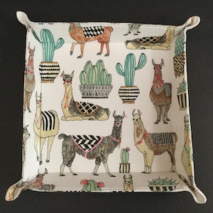Collapsible Catch-All Fabric Tray - Llamas