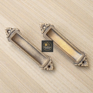 Paire de poignées affleurantes victoriennes vintage en laiton massif de 4,76 po., poignées de porte coulissante et d'armoire antiques, poignées de tiroir