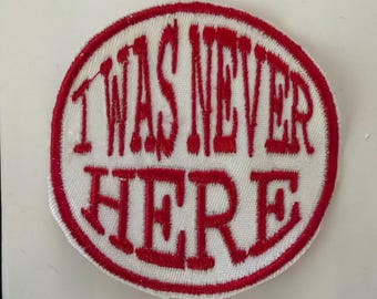 Eu Nunca Estive Aqui - Patch bordado termocolante