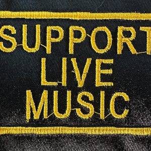 Broderad stryklapp med motiv för livemusik, guld/svart