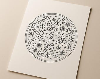 Puede incluir: Una impresión de color crema con un diseño circular de bastones de caramelo, lazos y copos de nieve en arte lineal negro. Los bastones de caramelo están dispuestos alrededor del perímetro del círculo, con lazos y copos de nieve que llenan los espacios. Ilustración festiva.