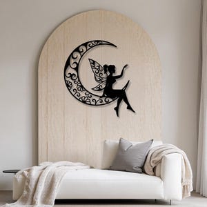 Decoración de pared de hada lunar de metal, silueta de luna creciente colgante, arte de pared bohemio para dormitorio infantil y sala de estar, acento celestial de bruja para el hogar.