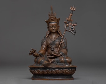 Obstacle Entferner Guru Rinpoche Statue | Der im Lotus geborene Meister | Verkörperung erleuchteter Aktivität | Handgemachte nepalesische Malerei für Schrein