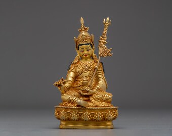 Estatua de cobre de Gurú Rinpoche bañada en oro de 24 quilates. Arte para la meditación. Figura para santuarios, altares y decoración del Dharma. Escultura hecha en Nepal.