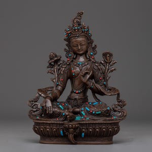 Opera d&#39;arte fatta a mano del Bodhisattva Tara Verde / Scultura di Shyama Tara dell&#39;Himalaya / Figurina per santuario, altare e decorazione Dharma / Realizzata in Nepal