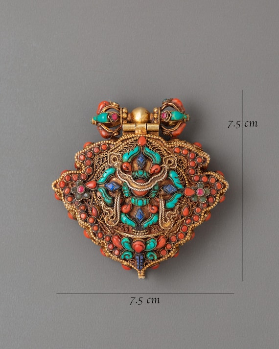 Ghau prayer box 楞厳呪りょうごんしゅ ネックレスお守りペンダント Handcrafted Spiritual Tibetan Ghau Box Locket | Green Tara Amulet