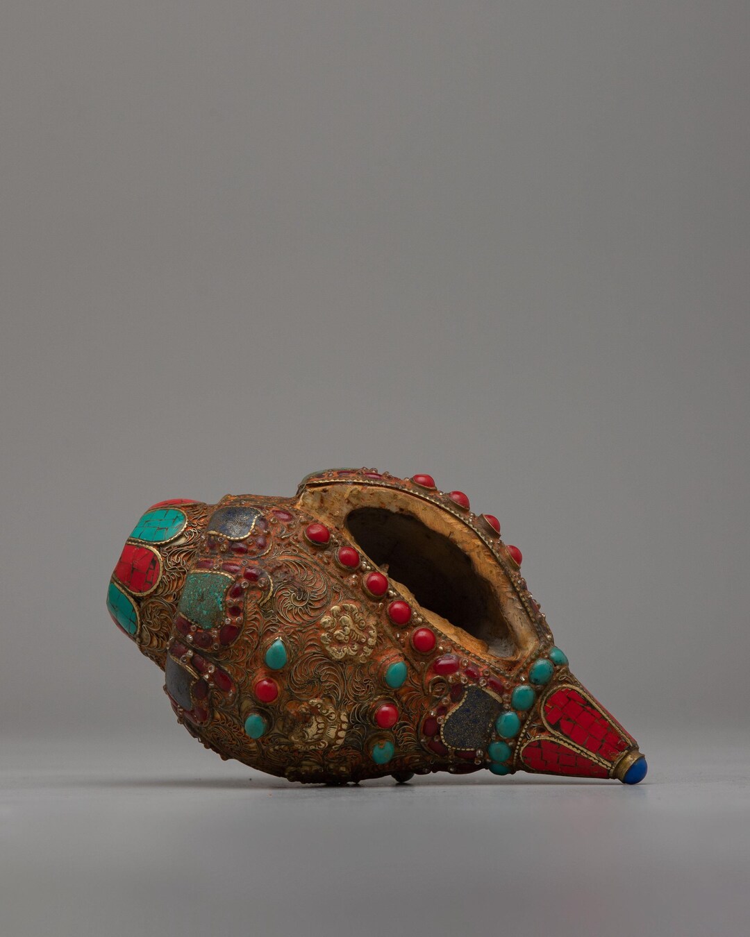 Tibetan Shankh Shell | Sacred Symbol of Spiritual Purity and Divine ...