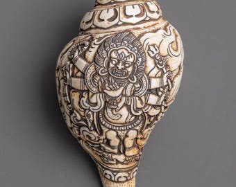 Caracola Mahakala de seis brazos tallada a mano / Símbolo de sabiduría y protección / Concha ritual tibetana para meditación en el altar / Regalo de decoración sagrada para el templo