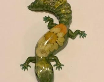 Green and yellow, resin Salamander