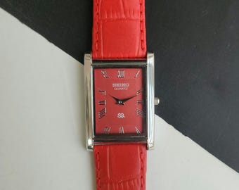 Odnowiony, zabytkowy zegarek męski Seiko Slim Quartz Red Face 26 mm, prostokątny
