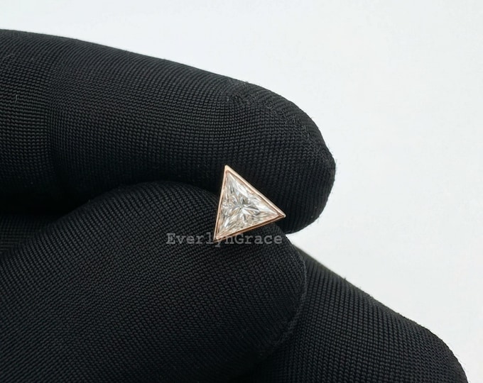 Invisible Set Triangle Diamond Threaded Stud Earring