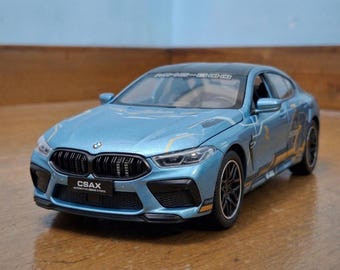 Modelo a escala 1:24 del BMW M8 Gran Coupé / Sedán de alto rendimiento para coleccionistas