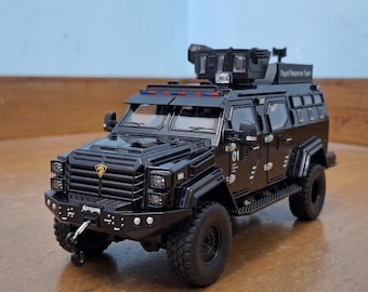 Camión blindado táctico de policía a escala 1:24, modelo de metal fundido a presión altamente detallado con luces y sonido.