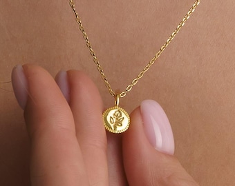 Dainty 14k Gold Rose Flower Necklace, Coin Rose Flower Necklace, Minimalist Everyday Gold Necklace, Micro Tiny Flower Rose Pendant Jewellery