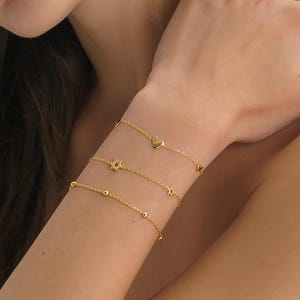 Elegant 14K guldarmband med litet trippelhjärta, tunn pärlkedjearmband, minimalistisk vintage satellitkabelkedja i guld, guldlänkkedja