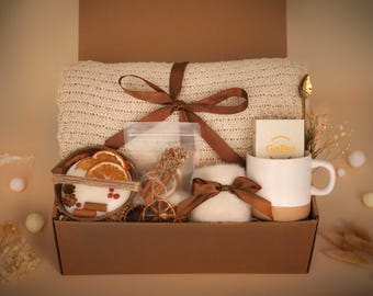 Versand der Healing Vibes Geschenkbox für Frauen, Umarmung in einer Box, Hygge Geschenkbox mit Decke, Dankeschön Geschenkkorb, Pflegepaket für sie, Mitarbeiter Geschenk