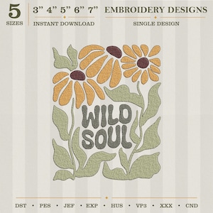 Könnte beinhalten: Ein Stickdesign mit zwei stilisierten Sonnenblumen mit orangefarbenen Blütenblättern und braunen Zentren, umgeben von grünen Blättern. Der Text "WILD SOUL" befindet sich in der Mitte. Das Design ist in 5 Größen erhältlich: 7,6 cm, 10,2 cm, 12,7 cm, 15,2 cm und 17,8 cm.