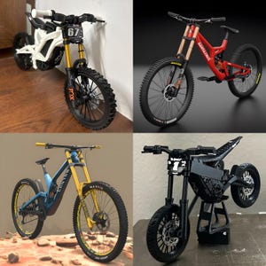 Könnte beinhalten: Eine Collage von vier Miniatur-Motorrädern und Mountainbikes. Die Fahrräder sind in verschiedenen Farben erhältlich, darunter Weiß, Rot, Blau und Schwarz. Jedes Fahrrad verfügt über detaillierte Merkmale wie Federung, Reifen und Lenker und zeigt verschiedene Designs.