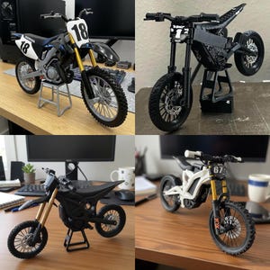 Puede incluir: Un juego de tres tazas de cerámica con un acabado moteado y mate. Las tazas son de color crema, gris claro y gris oscuro. Cada taza tiene un diseño simple y moderno y un asa redondeada.