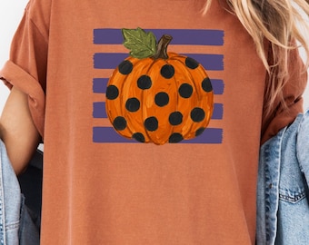 Camiseta preppy com estampa de abóbora e bolinhas, moletom aconchegante de gola redonda para o outono, camiseta fofa para festivais de outono para crianças, camiseta listrada de Halloween