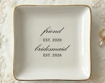 Prezent dla druhny z okazji zaręczyn, spersonalizowana taca na biżuterię, minimalistyczny ceramiczny talerzyk na pierścionki, prezenty od panny młodej, spersonalizowany stojak na drobiazgi z datą ślubu