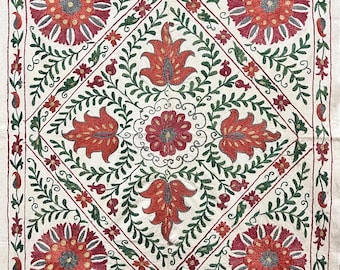 Suzani Überwurf, Überwurf, Sonnenblumen & Blumenstickerei, Usbekistan Tapisserie (40 x 33 inch)