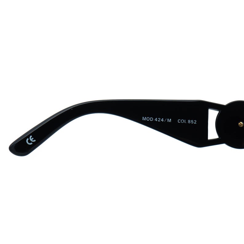 May include: Black sunglasses with a curved arm and the text "MOD 424/M COL 852". The sunglasses have a CE mark on the arm.