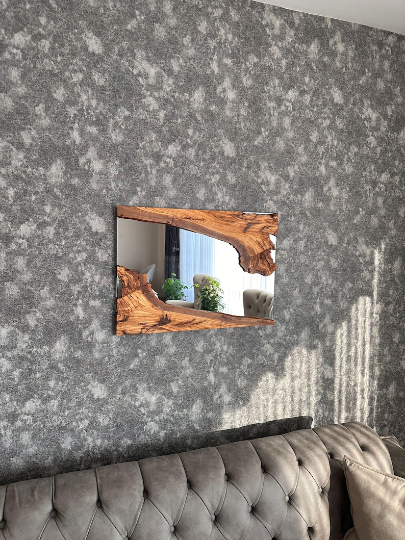 Handgemaakte houten spiegel, olijfhouten spiegel, live edge olijfhouten wandspiegel – badkamerspiegel, spiegel in de hal afbeelding 11