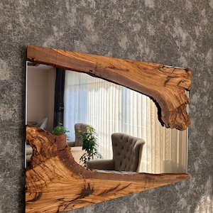 Handgemaakte houten spiegel, olijfhouten spiegel, live edge olijfhouten wandspiegel – badkamerspiegel, spiegel in de hal afbeelding 9