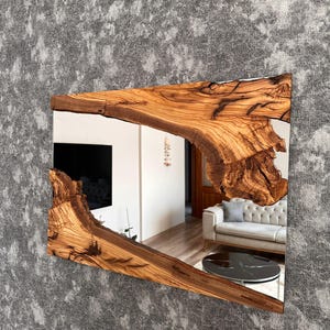 Handgemaakte houten spiegel, olijfhouten spiegel, live edge olijfhouten wandspiegel – badkamerspiegel, spiegel in de hal afbeelding 14