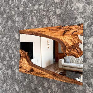 Handgemaakte houten spiegel, olijfhouten spiegel, live edge olijfhouten wandspiegel – badkamerspiegel, spiegel in de hal afbeelding 15