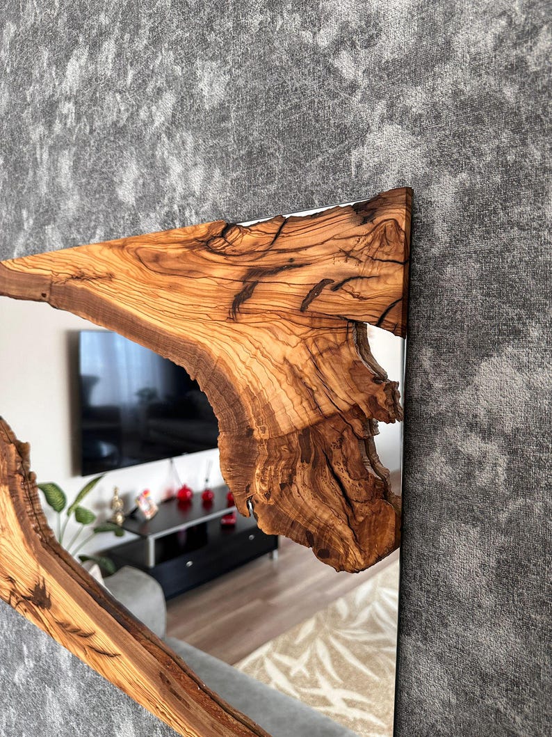 Handgemaakte houten spiegel, olijfhouten spiegel, live edge olijfhouten wandspiegel – badkamerspiegel, spiegel in de hal afbeelding 17