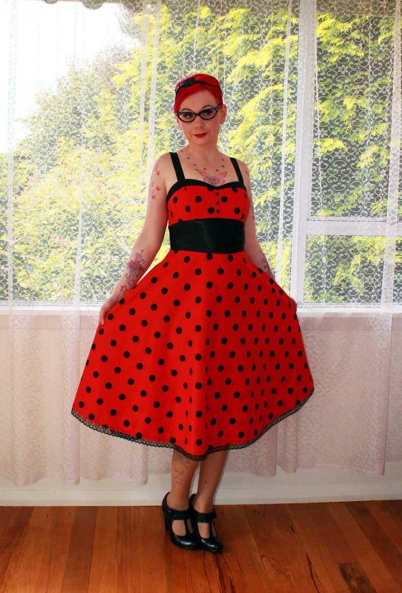 Pin Up vestido rojo con lunares negros cuello de novia y | Etsy España
