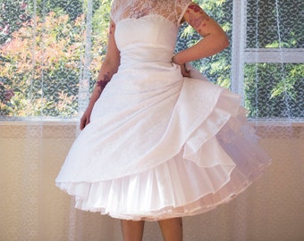 Jaren '50 Rockabilly trouwjurk 'Lacey' met kanten overlay, sweetheart halslijn, theelengte rok en petticoat - op maat gemaakt om te passen