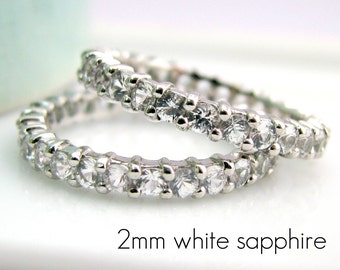 Angel's sneeuwvlok saffier ring, witte saffier eeuwigheid ring, stapelbare ring, sterling zilveren ring, dunne trouwring, 2mm saffier D320W