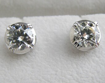 5mm Weiße Saphir Ohrstecker - Weißgold rhodiniert über 925 Sterling Silber - Kundenspezifische Optionen verfügbar (D302W)