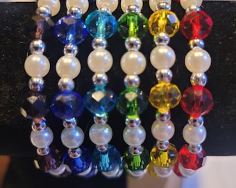 Elegant beaded bracelet with glass and plastic beads