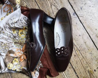 Vintage womens loafers 70s shoes slip on footwear dark chocolate brown real leather size 4 UK eu 37 heels lace top faux crocodile workwear