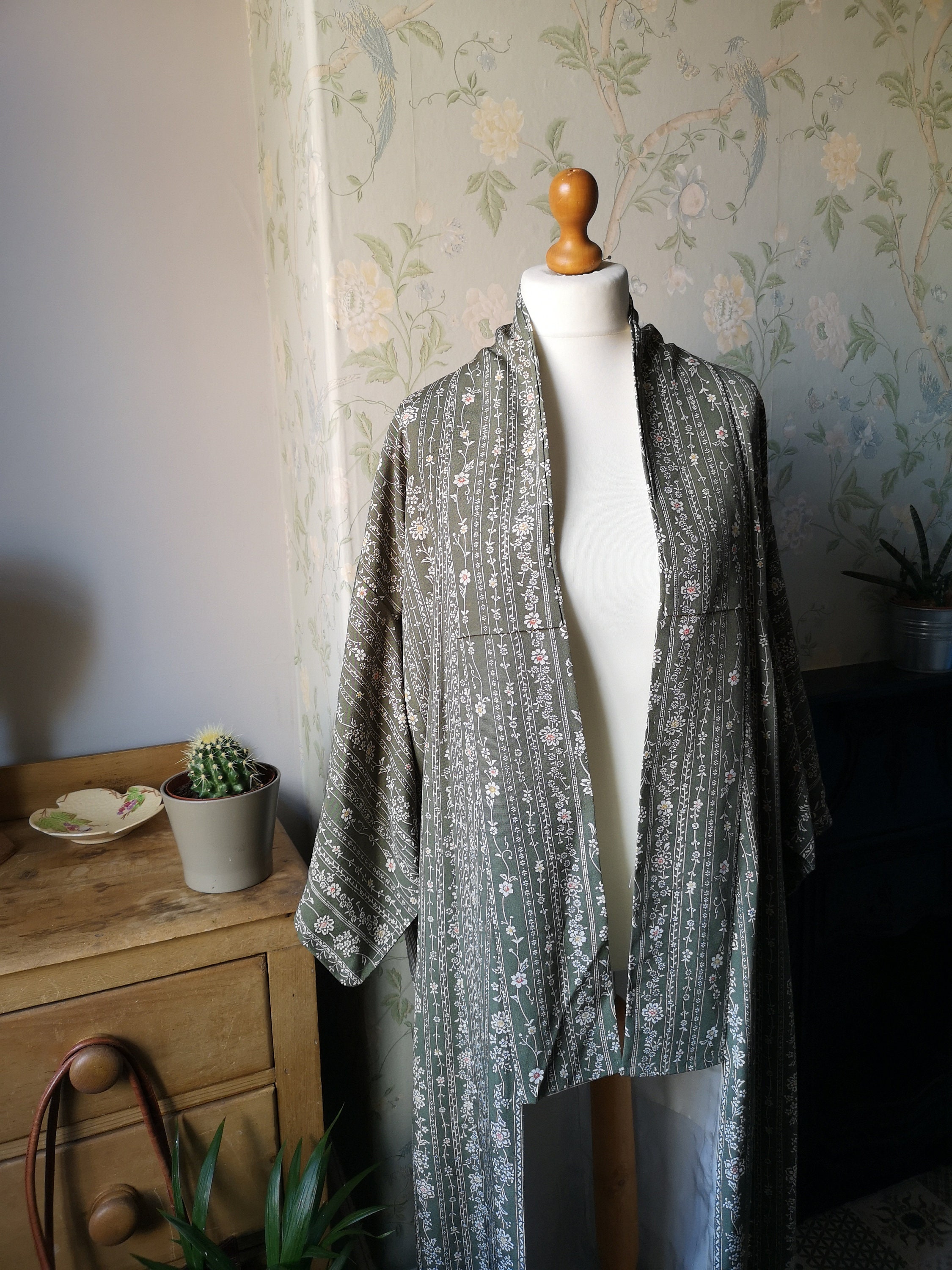 Image of Vintage Japanese Long Kimono Jacket Green Floral Design Bohemian Hippie Coat Party Top Womens Clothing Retro Traditional Dolly Topsy Etsy Uk