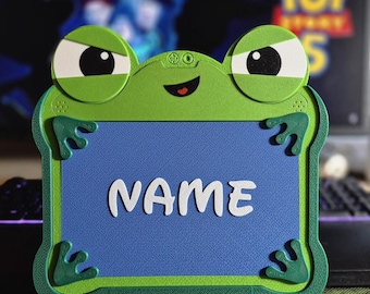 Targa personalizzata con nome a tema ninfea di Toy Story, decorazione per la cameretta dei bambini, scritta personalizzata su parete, mensola o porta - 23 cm x 22 cm