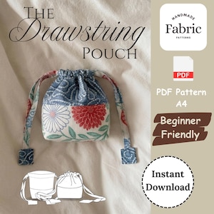 Peut inclure: Une pochette à cordon en tissu avec une section supérieure à motifs bleus et blancs et une section inférieure à motifs floraux rouges et blancs sur fond crème. Le texte inclut THE Drawstring POUCH, HANDMADE Fabric PATTERNS, PDF, PDF Pattern A4, Beginner Friendly, et Instant Download.