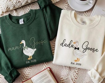 Sudadera bordada de ganso para mamá y papá, camisetas a juego para mamá y papá con diseño de ganso, regalo personalizado para padres, camiseta para mamá primeriza con el año de fundación, regalo para el Día de la Madre.